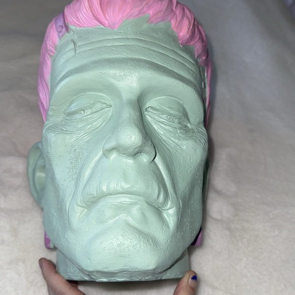 Halloween pastel Frankenstein head decor - Picture 3 of 10